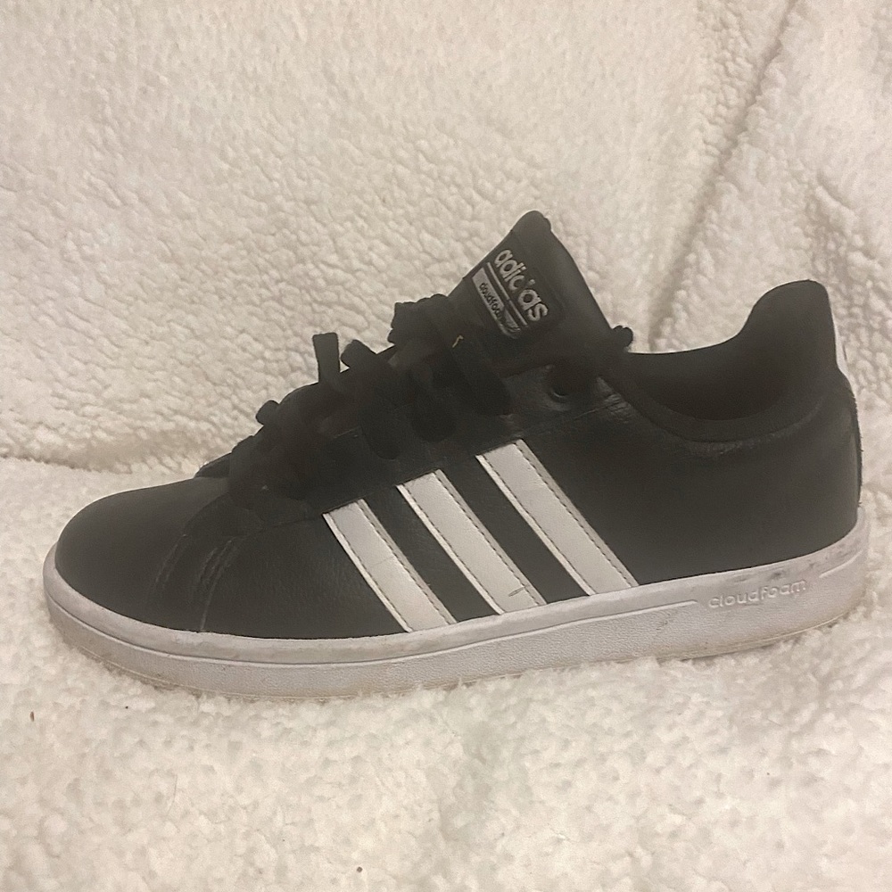 adidas 7.5 Ftwr White/Core Black Women's Cloudfoam Advantage Fashion Sneaker